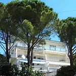 Two Bedroom With Balcony And Sea View Apartament