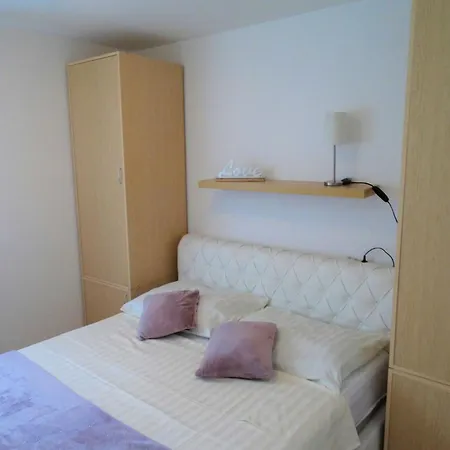 Two Bedroom With Balcony And Sea View Selce