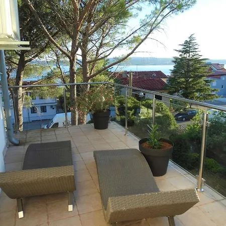 Two Bedroom With Balcony And Sea View Apartament *