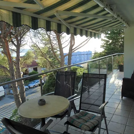 Two Bedroom With Balcony And Sea View Selce