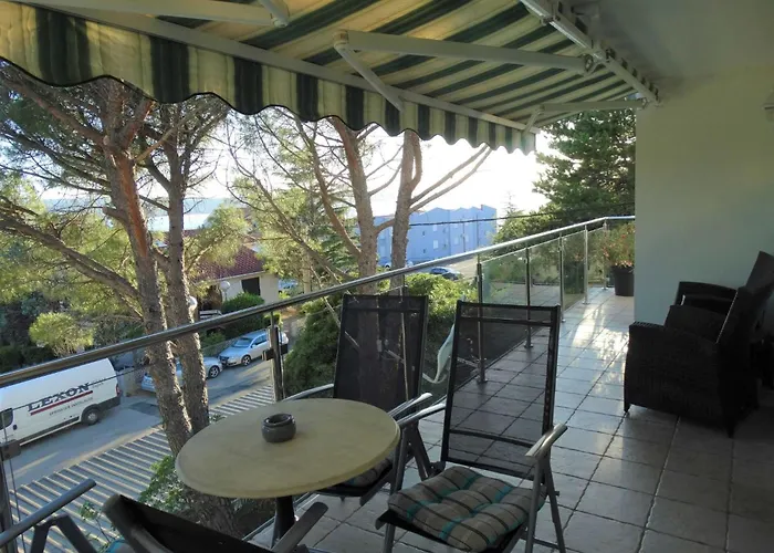 Two Bedroom With Balcony And Sea View Selce