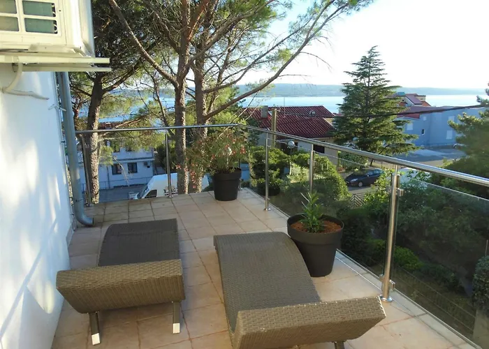 Two Bedroom With Balcony And Sea View Appartement *
