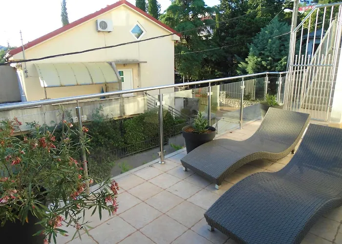 Two Bedroom With Balcony And Sea View Appartement *