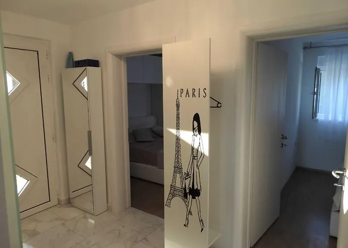 Two Bedroom With Balcony And Sea View Appartement